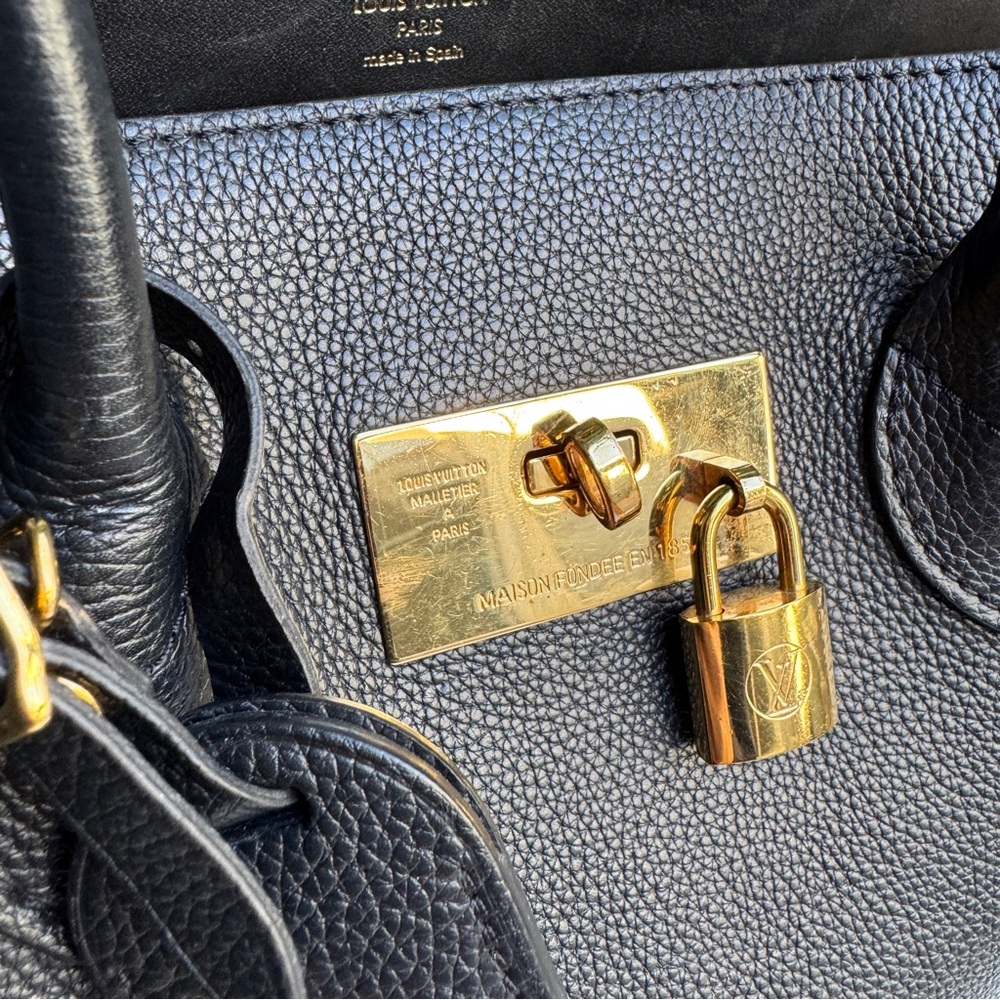 Louis Vuitton Milla MM Leather Tote - Picture 5 of 16